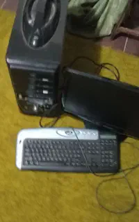 2عددکامپیوتر یکی قدیمی یکی صفحه تخت شکار
