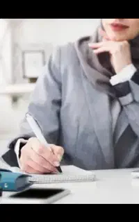 منشی خانم جهت تماس گرفتن و پاسخگوی تلفن