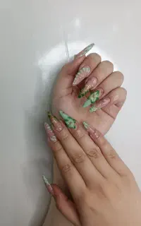 خدمات تخصصی ناخن و پدیکور ،کاشت، ژلیش، لمینت