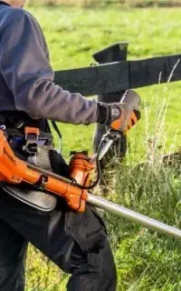 کوتاه کردن چمن و تمیز کردن باغ و زمین