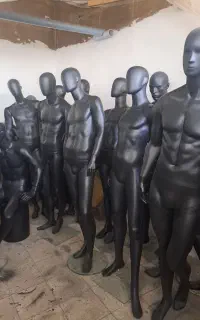 تعدادی مانکن مردانه مایکن زنانه نشسته بچگانه ورزشی