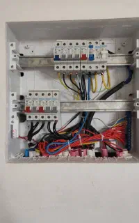 برق کشی و نصب وتعمیر آیفون صوتی و تصویری