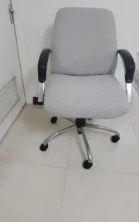 صندلی اداری نیلپر بسیار تمیز با روکش نو