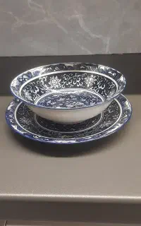 بشقاب و کاسه سرو