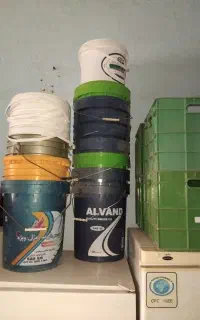 سطل پلاستیکی بزرگ و سبد ضخیم