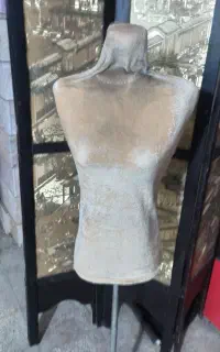 مانکن پایه دار.