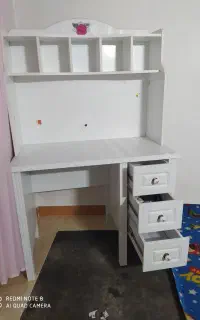 میز مطالعه وکامپوتر