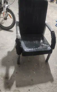 دوعدد صندلی