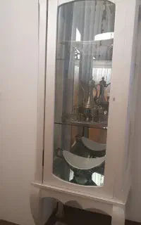 تابلو و ساعت و بوفه