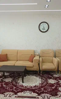 مبل راحتی درجه یک و با کیفیت همراه با جلو مبلی