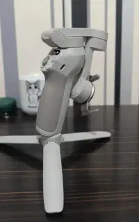 گیمبال DJI Osmo Mobile SE در حد آکبند