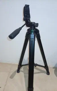 پایه دوربین عکسای و فیلمبرداری