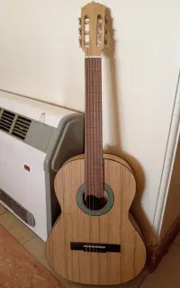 گیتار دست ساز