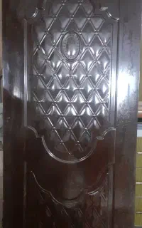 در چوبی سالم و بدون مشکل