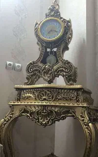 میز و ساعت سلطنتی