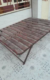تخت اهنی متحرک