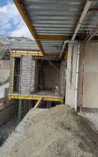 شاگرد گچکار سنگ کار بنا