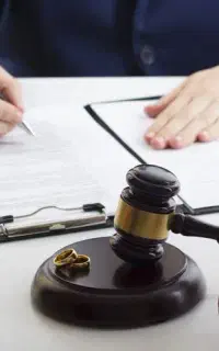 کارشناس و مشاور حقوقی آماده همکاری