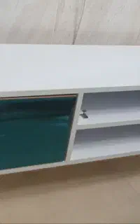 میز ال ای دی کاملا سالم و بدون خط و خش درحدنو