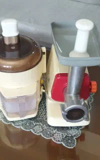 چرخ گوشت و آبمیوه گیری