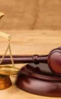 وکیل پایه یک دادگستری مجرب باسابقه ۱۵ سال کارقضایی