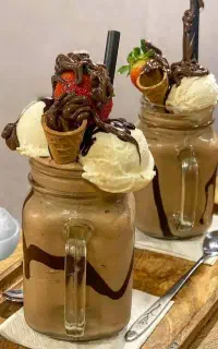 آبمیوه زن ‌ مهماندار خانوم و آقا