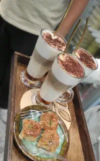 همکار خانوم وآقا برای آبمیوه بستنی