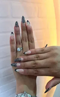 خدمات کاشت ناخن