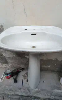 یک عددروشویی.وآیینه