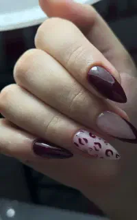 کاشت ناخن وآموزش