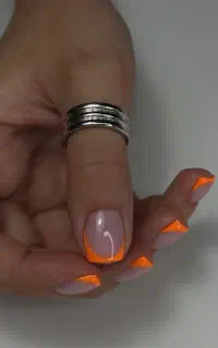 ترمیم ناخن  ۲۶۰ تومان  سالن نیاوران