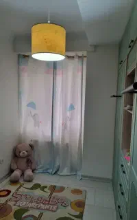 پرده و لوستر اتاق کودک