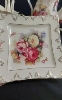 چایخوری به همراه کیک خوری چک اصل طلاکوب ۲۴ عیار