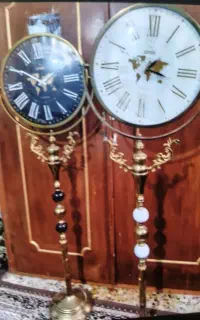 ساعت ایستاده و استند
