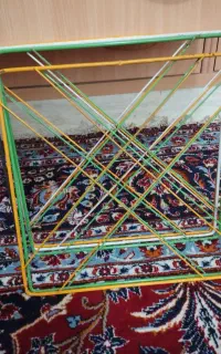 قفسه فلزی رنگی قدیمی