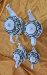 کاسه لیوان بشقاب قوری