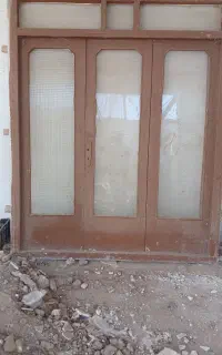 درب قدیمی سالم