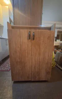 یک هود و جاکفشی و یک دست مبل(تک نفرهو دونفره)