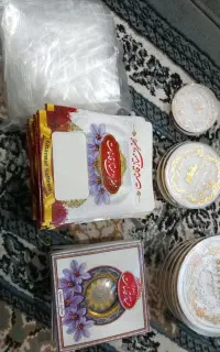 تعدادی ظروف بسته بندی زعفران