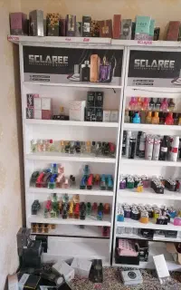 قفسه و استند ادکلن شرکتی