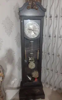 ساعت دیواری ایستاده