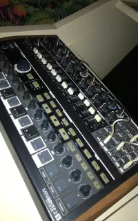 سینتی سایزر Arturia Minibrute 2s