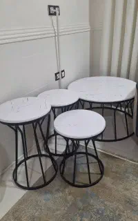 میز وسط و سه عدد گل میز