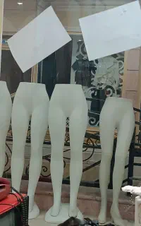 مانکن وچوب لباسی واینه