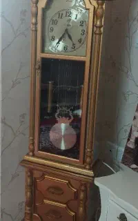 ساعت ایستاده طلایی