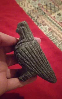 مجسمه سنگی پرنده تززئینی