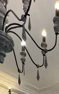 لوستر چوبی بسیار زیبا ۱۲ شعله و ۲ عدد دیوار کوب