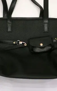 کیف بزرگ زنانه یک مدل در یک رنگ مشکی