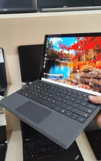 لپ تاپ سورفیس surface pro 5 با موس و کیبرد و شارژر