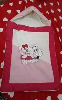 قنداق فرنگی کلاه دار صورتی طرح خرس در حد نو